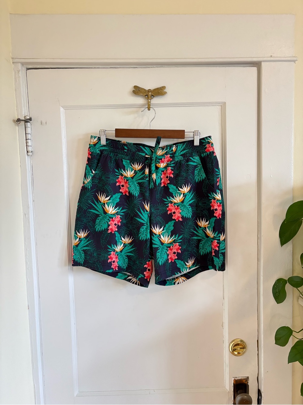 DULUTH Men's Pier Genius Green Black Coral Tropical Board Shorts Medium